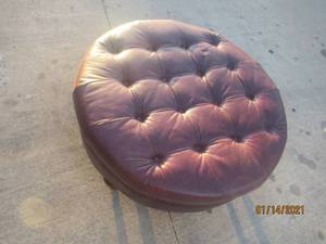 lot 132 image: LEATHER OTTOMAN 37 DIA