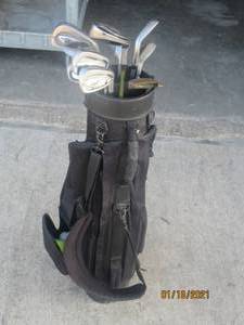 lot 152 image: GOLF BAG WITH 10 CLUBS
