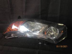 lot 178 image: TYC 20-6736-B1-1N DRIVERS SIDE REPLACEMENT HEADLIGHT
