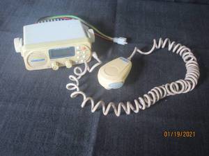 lot 190 image: MERCHANT MARINE INC. VHF FM TRANSCEIVER  MODEL MM-101