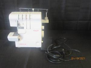 lot 212 image: SINGER ULTRA LOCK DIFFRENTIAL FEED SEWING MACHINE