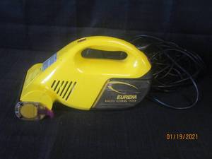 lot 214 image: EUREKA BAGLESS CLEANING SYSTEM