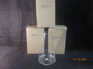 lot 238 image: TOTAL OF 3&nbsp 11.5 CONICAL VASE HANDBLOWN GLASS MADE IN CHINA