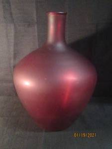 lot 239 image: LARGE R5ED GLASS VASE 21TALL 15 DIA