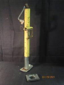 lot 247 image: 1 BULLDOG HEAVY DUTY  TRAILER JACKSTAND MOUNTING BRACKET INCLUDED