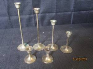 lot 262 image: TOTAL OF 6&nbsp VINTAGE TAIWAN&nbsp BRASS CANDLE HOLDERS&nbsp