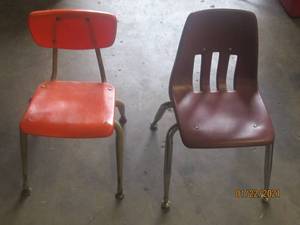 lot 300 image: TOTAL OF 2 CHILDREN&nbsp CHAIRS