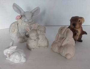 lot 102 image: Rabbit Figurines, including Homco, 5 Pc