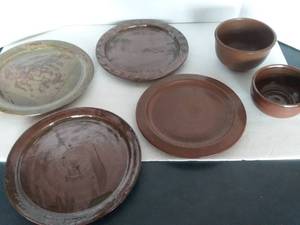 lot 126 image: Pottery Plates and Bowls, 6 Pc