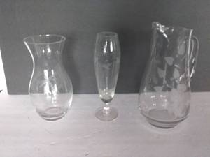 lot 146 image: Etched Glass Ware, 3 Pc