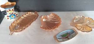 lot 150 image: Peach Lustreware and Carnival glass, 5 Pc