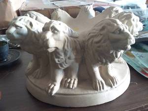 lot 40 image: Large Lion Dcor, Heavy.