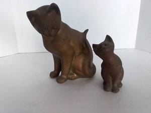 lot 59 image: Vintage MCM Bronzed Cat and Kitten. Largest is 8 Tall