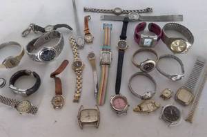lot 37 image: Generous Qty of Watches and Bands