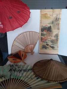 lot 196 image: Straw and Bamboo Asian Dcor, 7 Pc