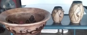 lot 213 image: Kokopelli Drums and Pottery Bowl on Stand