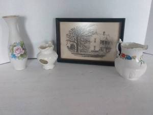 lot 231 image: English Style Vases(one is Lefton) and Dcor, 4 Pc