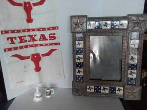 lot 241 image: Texas Dcor and Collectibles, 4 Pc