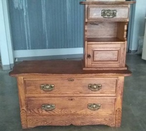 lot 292 image: Vintage Chevelle Style Gentlemans Dresser, No Mirror