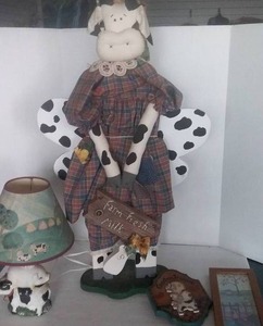 lot 171 image: Cow and Farmhouse Dcor, 4 Pc