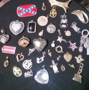 lot 253 image: Assortment of Pendants, Generous Quantity