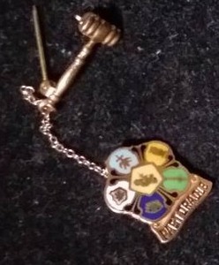 lot 277 image: 10 K Gold Pin