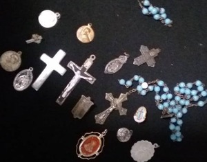 lot 254 image: Religious Charms, Rosary,&nbsp and More