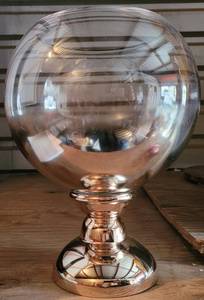 lot 25 image: FOOTED GLASS BOWL VASE IN STYLECOLORCONDITION SHOWN. 14H x 11 W.