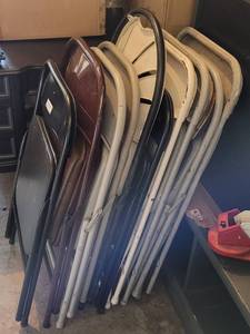 lot 118 image: LOT OF 10 FOLDING CHAIRS IN ASSORTED STYLES AND COLORS AS SHOWN. CONDITION VARIES.