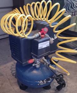 lot 123 image: MINI PANCAKE AIR COMPRESSOR WITH AIR HOSE AS SHOWN.
