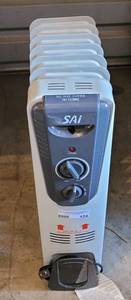 lot 124 image: SAi 1500 WATT OIL-FILLED RADIATOR HEATER MODEL CYAA45-7 AS SHOWN.