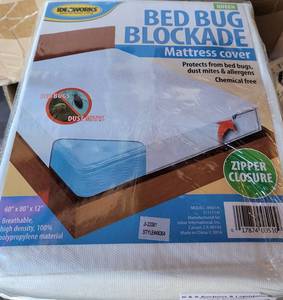lot 160 image: LOT OF 2 NEW QUEEN SIZE BED BUG BLOCKADE MATTRESS COVERS IN PACKAGES AS SHOWN. (YOUR BID X 2)