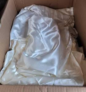 lot 165 image: LOT OF 20 LINEN CHAIR COVERS IN STYLECOLORCONDITION SHOWN. (YOUR BID X 20)