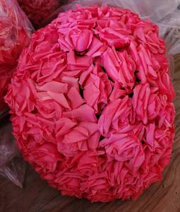 lot 194 image: LOT OF 4 FLOWER BALL DECORATIONS IN STYLECOLORCONDITION SHOWN. EACH 16 WIDE. (YOUR BID X 4)