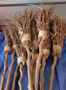 lot 202 image: LOT OF 8 NEW WITH TAGS BROOM STYLE DECOR PIECES IN STYLECOLORCONDITION SHOWN. (YOUR BID X 8)