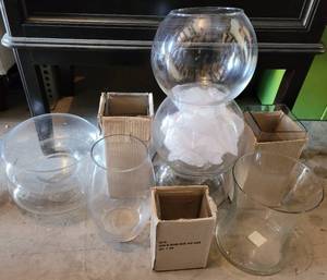 lot 232 image: LOT OF 10 CLEAR GLASS VASES IN ASSORTED STYLESSIZES AS SHOWN. (YOUR BID X 10)
