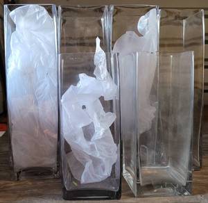 lot 282 image: LOT OF 6 SQUARED CLEAR GLASS VASES IN ASSORTED SIZES AS SHOWN. (2) 13.75 H x 4 W (4) 9.25 H x 4 W. (YOUR BID X 6)
