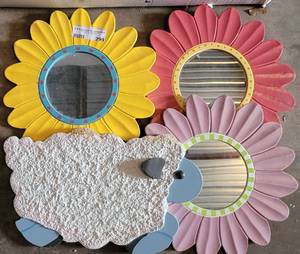 lot 299 image: SET OF 4 GIRLS WALL DECOR PIECES AS SHOWN.