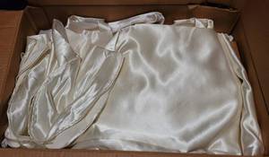 lot 327 image: LOT OF 32 CHAIR COVERS IN STYLECOLORCONDITION SHOWN. (YOUR BID X 32)