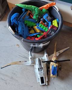 lot 353 image: PLASTIC TUB FULL OF ASSORTED TOYS, BLOCKS, AND MORE AS SHOWN.