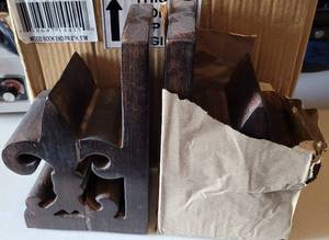 lot 371 image: SET OF WOOD BOOKENDS IN STYLECOLORCONDITION SHOWN.