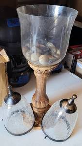 lot 372 image: LOT OF ASSORTED HOME DECOR IN STYLESCOLORSCONDITION SHOWN.