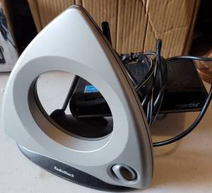 lot 373 image: DTV CONVERSION BOX AND ANTENNA AS SHOWN.