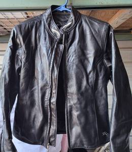 lot 382 image: HARLEY DAVIDSON LEATHER JACKET IN STYLECOLORCONDITION SHOWN. SEE PICTURES.