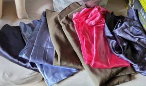 lot 388 image: LOT OF 48 LINEN TABLE CLOTHRUNNERS IN STYLESCOLORSCONDITION SHOWN. (YOUR BID X 48)