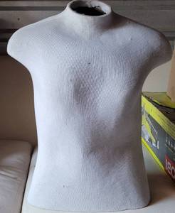 lot 391 image: MALE MANNEQUIN TORSO DISPLAY IN STYLECOLORCONDITION SHOWN. APPROX. 22H x 18 W.