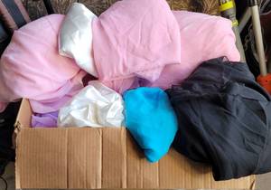 lot 398 image: LOT OF 11 ASSORTED LINEN IN STYLESCOLORSCONDITION SHOWN. (YOUR BID X 11)