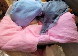 lot 399 image: LOT OF 16 ASSORTED LINEN IN STYLESCOLORSCONDITION SHOWN. (YOUR BID X 16)