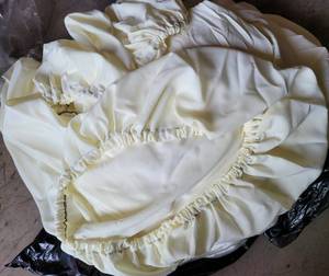 lot 411 image: LOT OF 19 ROUND TABLE COVERS IN STYLECOLORCONDITION SHOWN. (YOUR BID X 19)