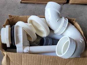 lot 422 image: LOT OF ASSORTED PLUMBING  PVS PIPE FITTINGS AS SHOWN.